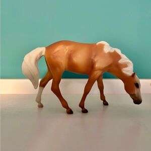 Breyer Classic Palomino 750401 Wild Mustang Series Rojo Pirro Eldora 2001